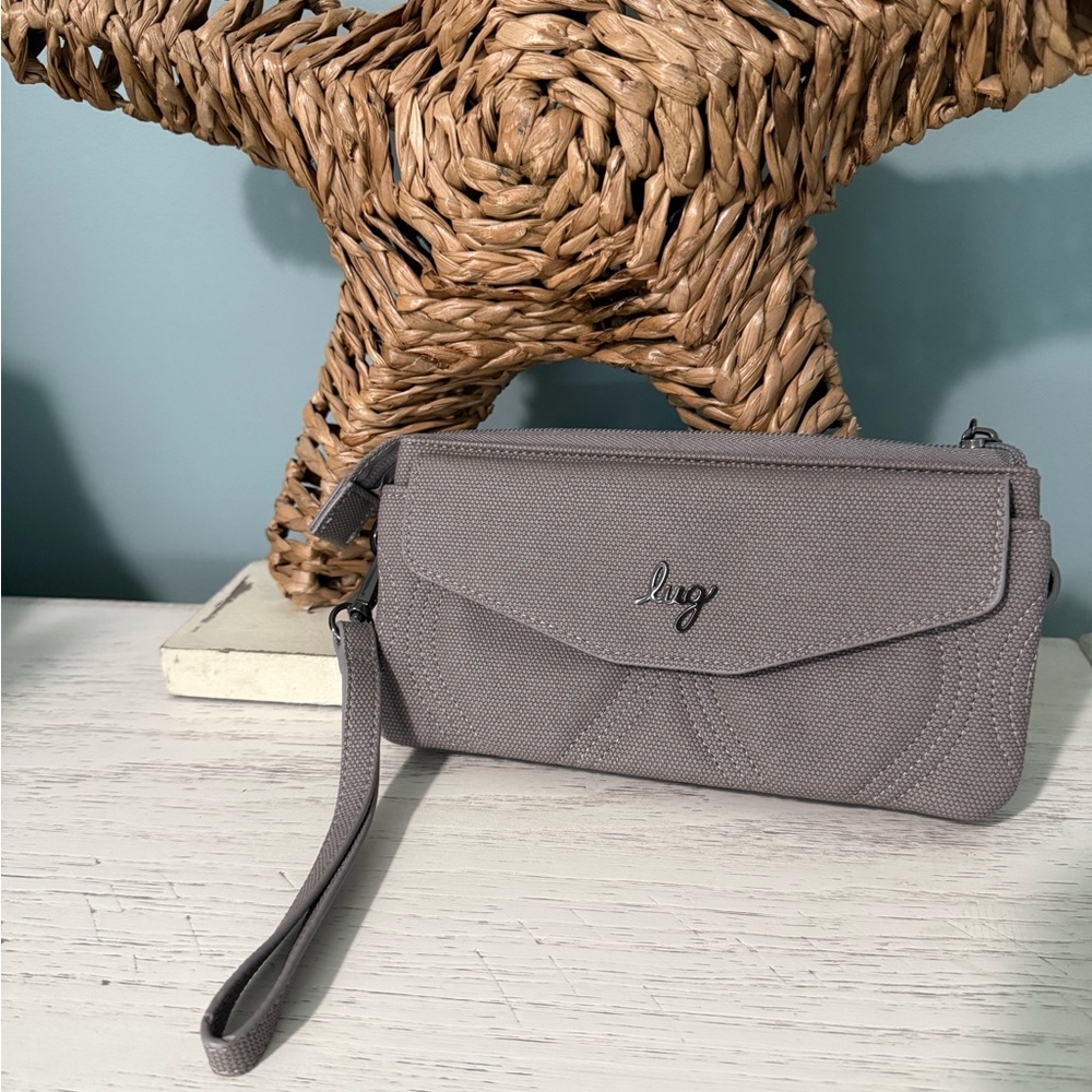 Lug Blitz Matte Luxe Pearl Wristlet, EUC